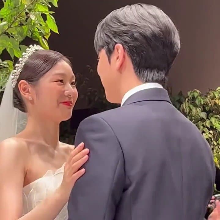 2022/10/22
#YunaKim #김연아
#고우림 #KoWoorim 
결혼식 
고우림 ♡ 김연아 
'김연아♥' 고우림, 
직접 부른 결혼식 축가의 의미…
'또 다른 삶에서' 감동
#포레스텔라 #Forestella 
#InUnaltraVita 
n.news.naver.com/entertain/arti…