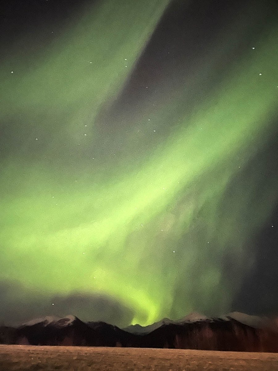 adndotcom's tweet photo. Did you catch the northern lights show in Anchorage? Here's a photo of the aurora above the Chugach Mountains early today. (📷: Mark Thiessen / AP) https://t.co/PJ1smQaZBB