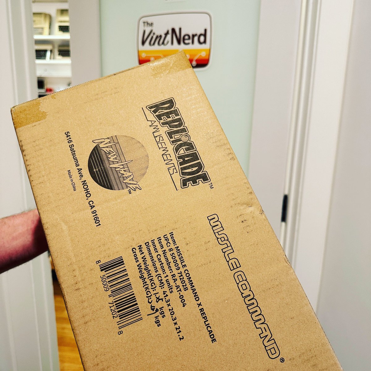 thevintnerd's tweet photo. UPS Just dropped Missle Command off! ๐ Time to head to the studio and do some recording. ๐
#MissleCommand #Atari #Arcade #NewWaveToys #Replicade #RetroComputers #RetroGaming #TheVintNerd https://t.co/1Qc4FRfUr1