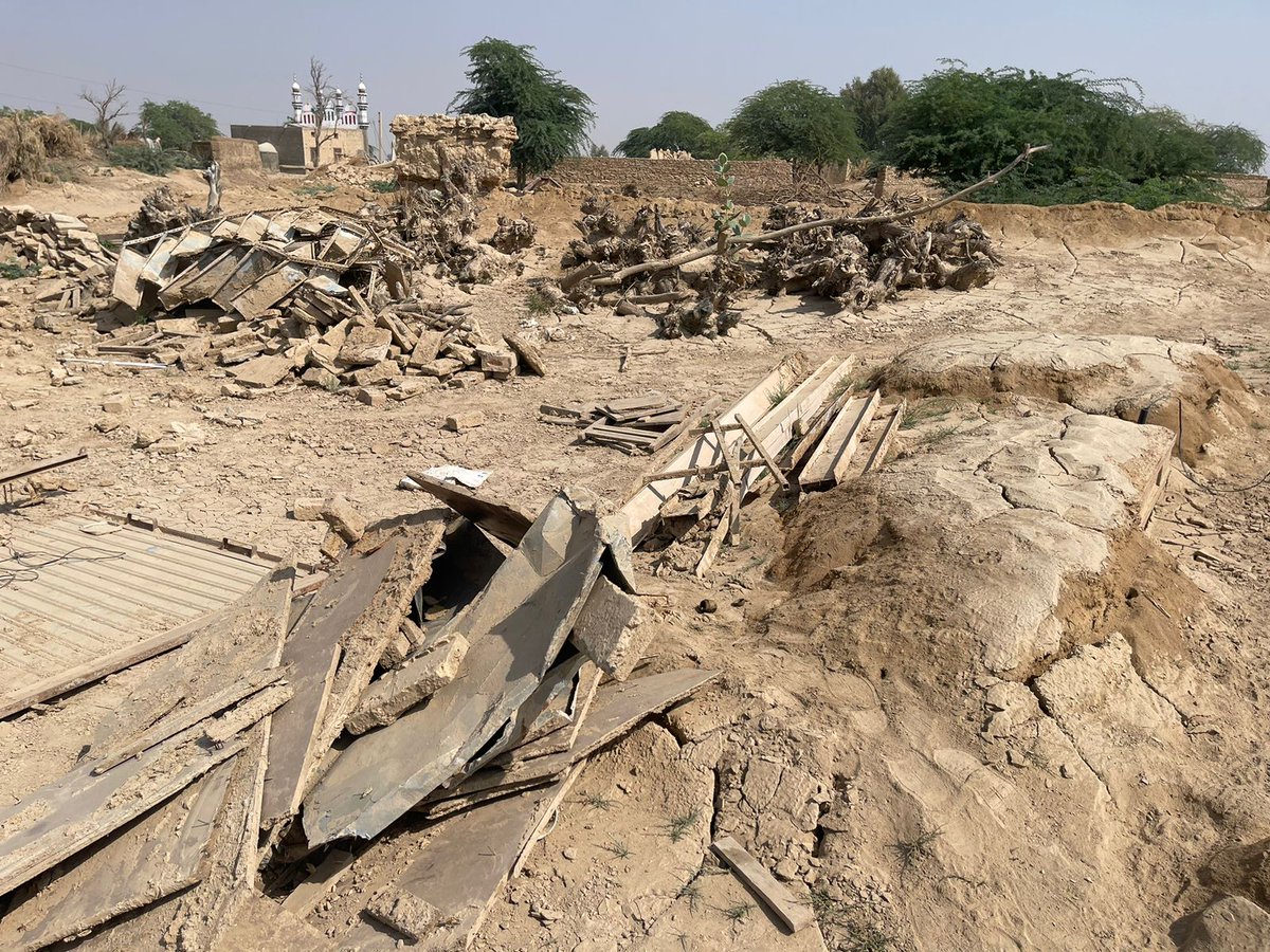 DrNoorAhmedshah's tweet photo. #BalochistanFlood2022
@DistrictKachi
Villages
#jdc #jdcfoundation #jdcfreemobilerestauarnt #jdcdastarkhuwan #shahraefaisal #freefood #freefooddistrubution #donate #support #joinhandswithjdc https://t.co/kHeh2JDAqI