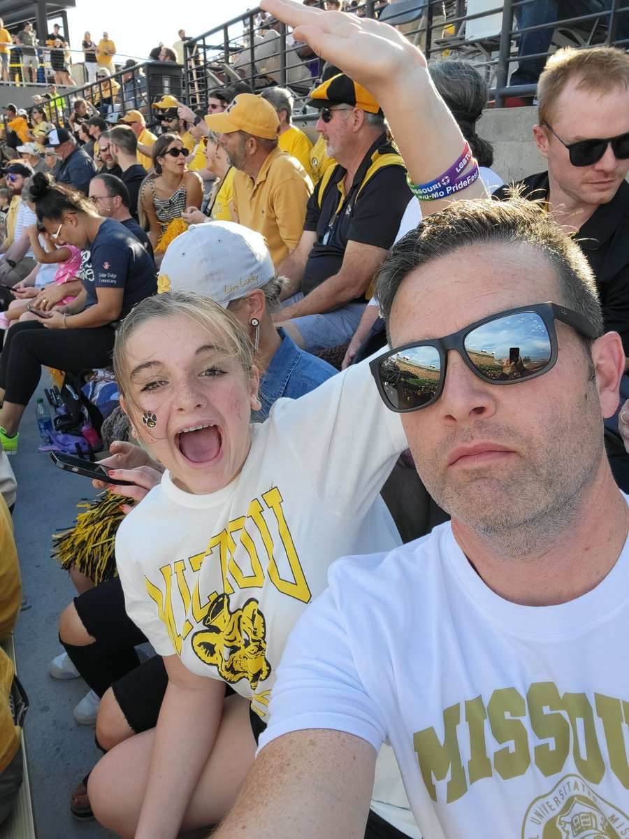 nix_mu's tweet photo. MIZ! First game in 3 years!
#Mizzou #MUTigers #Westillhatekansas https://t.co/0MD6iZPZxi