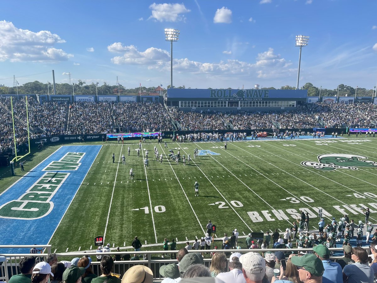 Barnett_PR's tweet photo. Great day for @Tulane Homecoming with #25 @GreenWaveFB. #RollWave #YulmanPacked https://t.co/qqcAPzfOoz