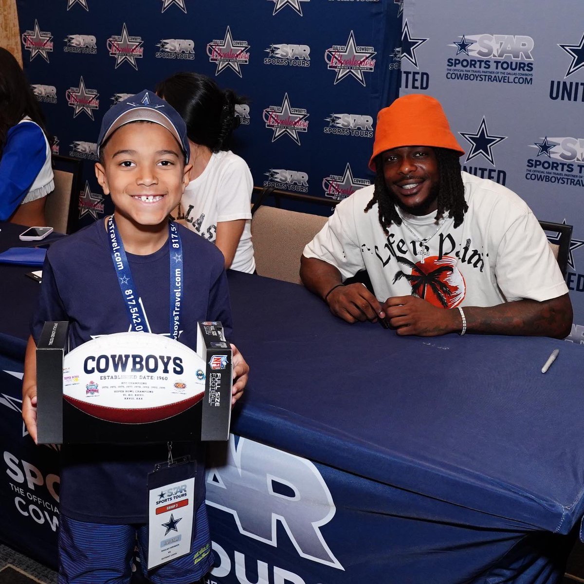 StarSportsTours's tweet photo. Always a pleasure to have NOAH BROWN meet &amp; greet with SST fans 🤩🤩

#DETvsDAL
#DallasCowboys  #CowboysNation #CowboysTravel #WeDemBoyz #onlyatSST https://t.co/oGuIhe1KcD