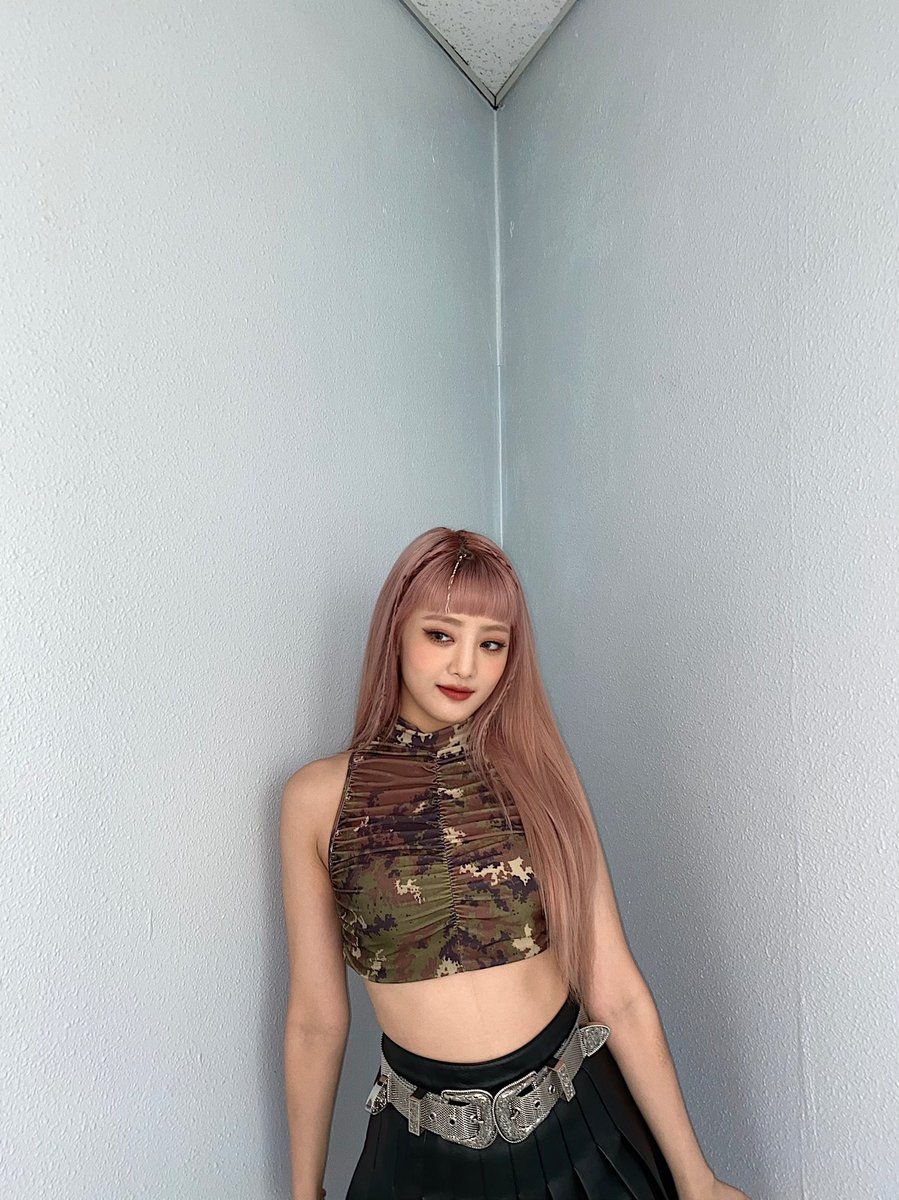 neviesSS's tweet photo. Happy birthday Nicha Yontararak! 💜💜💜💜💜
#HappyMinnieDay #EscapeWithMinnie
#GIDLE #여자아이들 https://t.co/gLp1C63Ma5