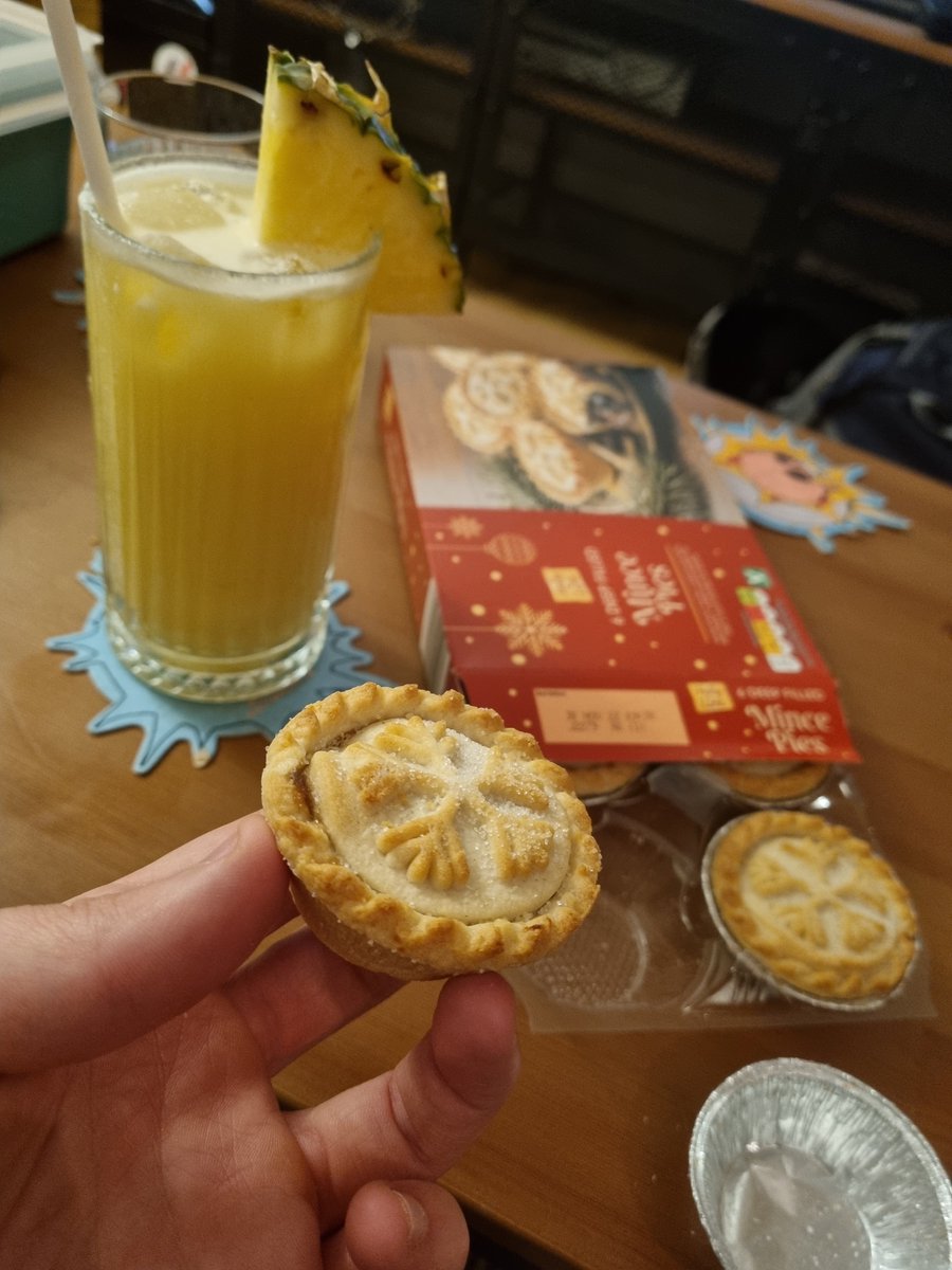 Grandsatsuma's tweet photo. @spicy110sm
It's been a couple of years and I had to recover my twitter password specifically for this post. But happy early mince pie time! https://t.co/LSQUsRLU36