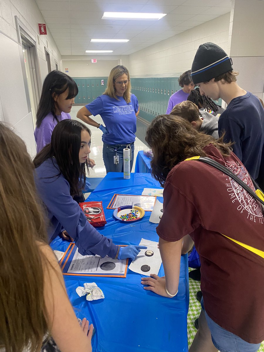 EmSmith_Faught's tweet photo. My favorite Saturdays are back!! @LeanderTigers academic camps are up and running with Science first!! Our SSFs killed it on all the different ways to engage our Tigers today! https://t.co/vjoPWHdo2W