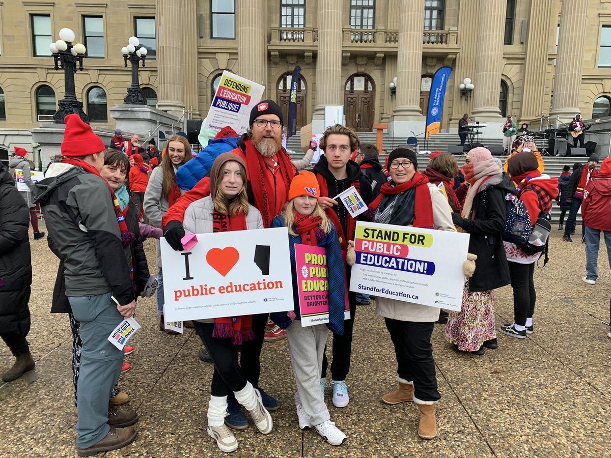 kkmcbeath's tweet photo. #HSATALocal5 #StandForPublicEducation https://t.co/JtRLJcQ0dI