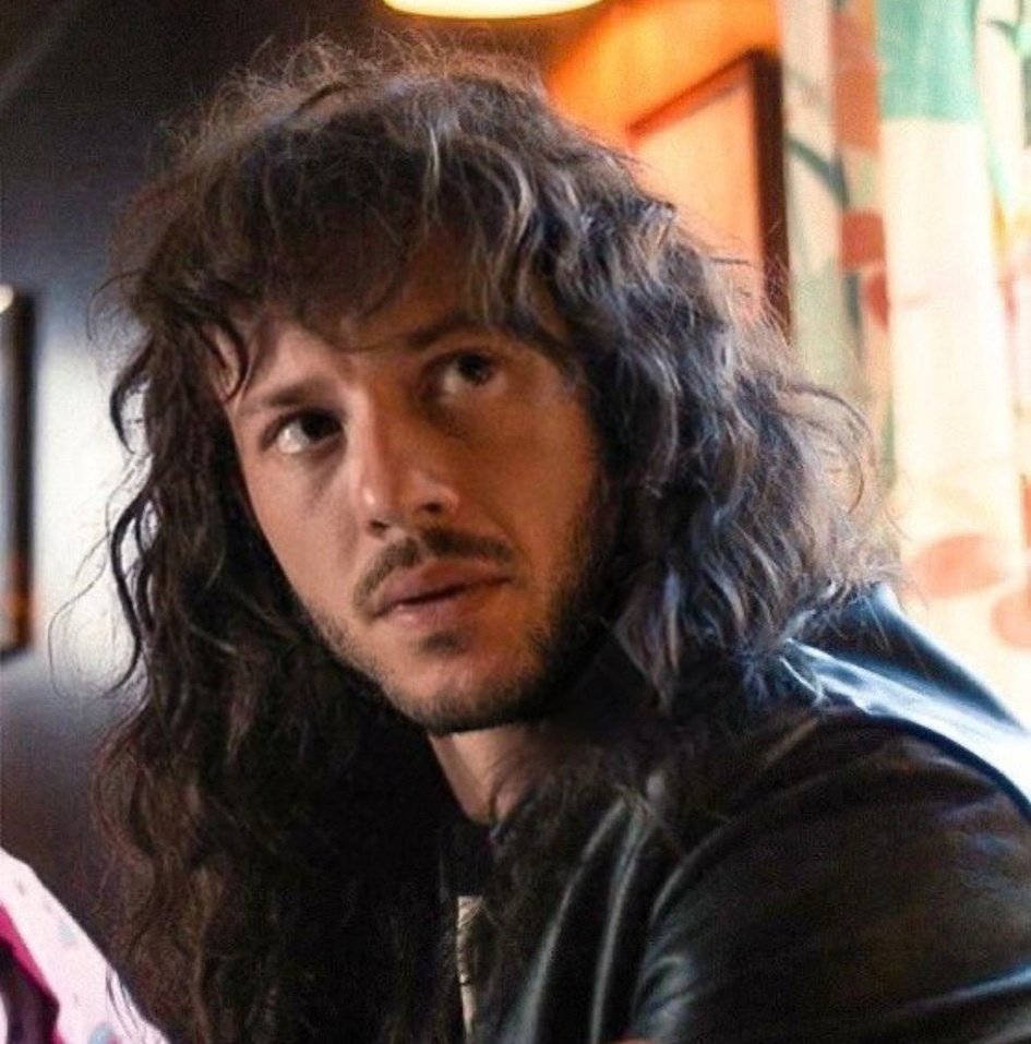 EXCUSE ME??? 30 year old eddie munson confirmed