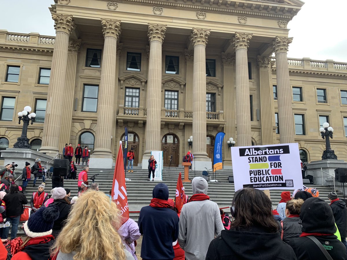 kkmcbeath's tweet photo. #HSATALocal5 #StandForPublicEducation https://t.co/aL6mtex4XD