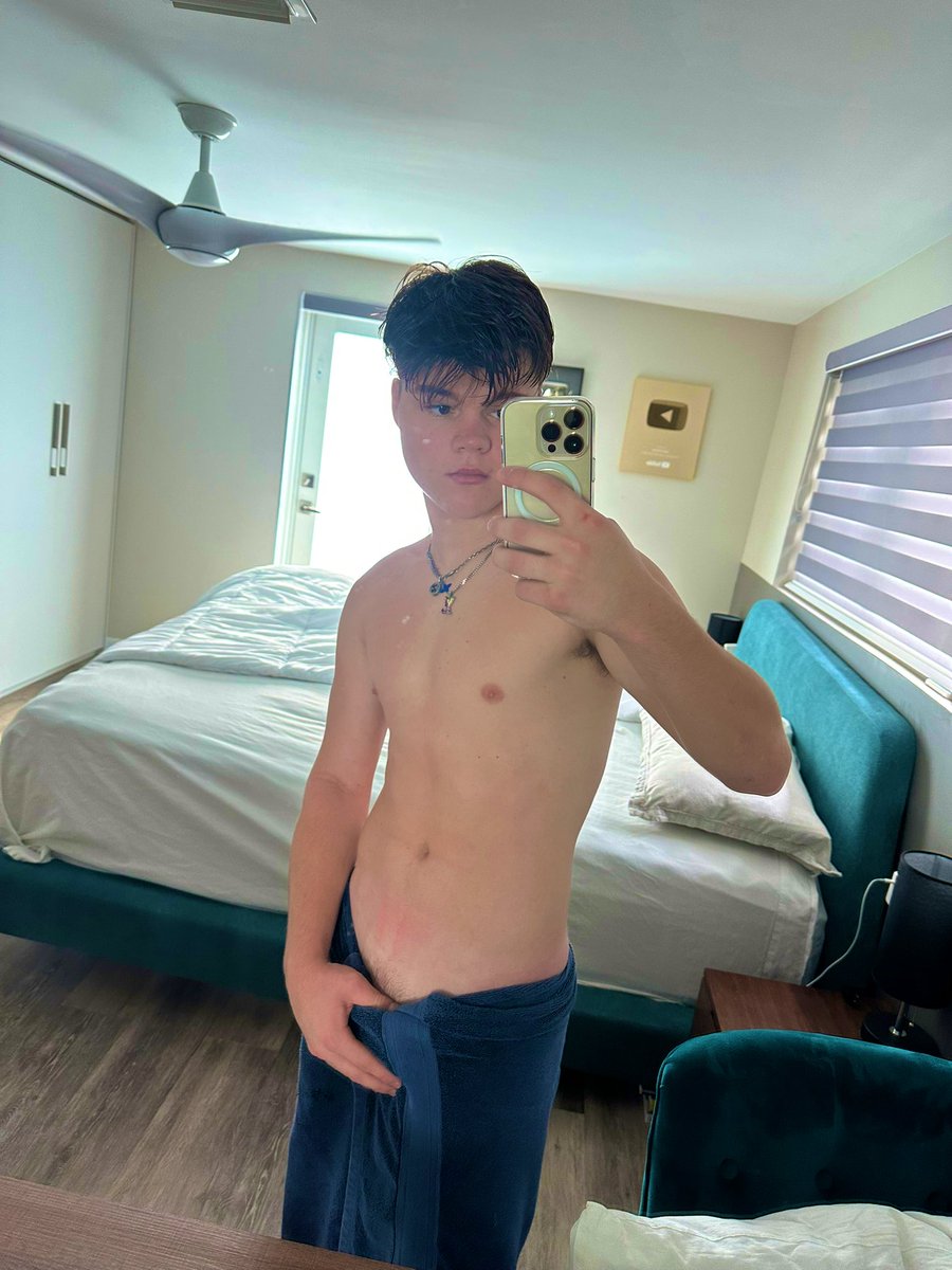 Jackexclusivex's tweet photo. 1000 rt’s and I’ll post a pic without the towel🍆😜 https://t.co/QHB1OeVsaZ