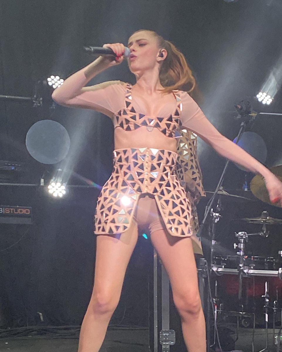 Max81T's tweet photo. @NaliOfficial uno spettacolo ed un onore averti nella mia città’🔥😍 ed ora tutti a pozzuoliii l’avventura continua❤️❤️❤️🔥🔥🔥 #nuda10club #live #demodeclub #bari https://t.co/TaqUIgZTCc