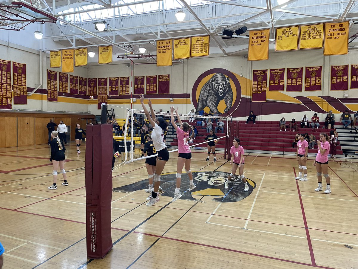 Reporting live from Wilson where the Bruins are getting ready for their second round match vs. Serrano! First serve at 3pm.