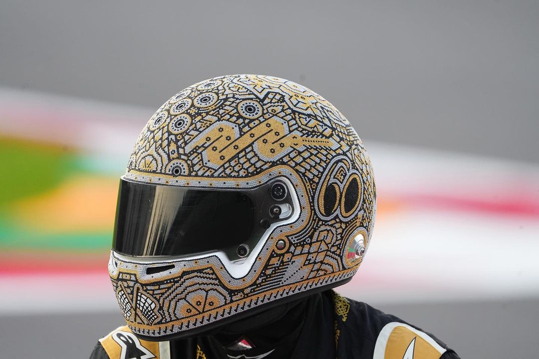 TodoSomosDiseno's tweet photo. Este #MexicoGP #marioachioficial estará usando un par de cascos especiales hechos por #menchacastudio para unirse a las celebraciones de los 60 años de la primera carrera de #F1 en #Mexico #TodoSomosDiseño https://t.co/BfukqLlv4R