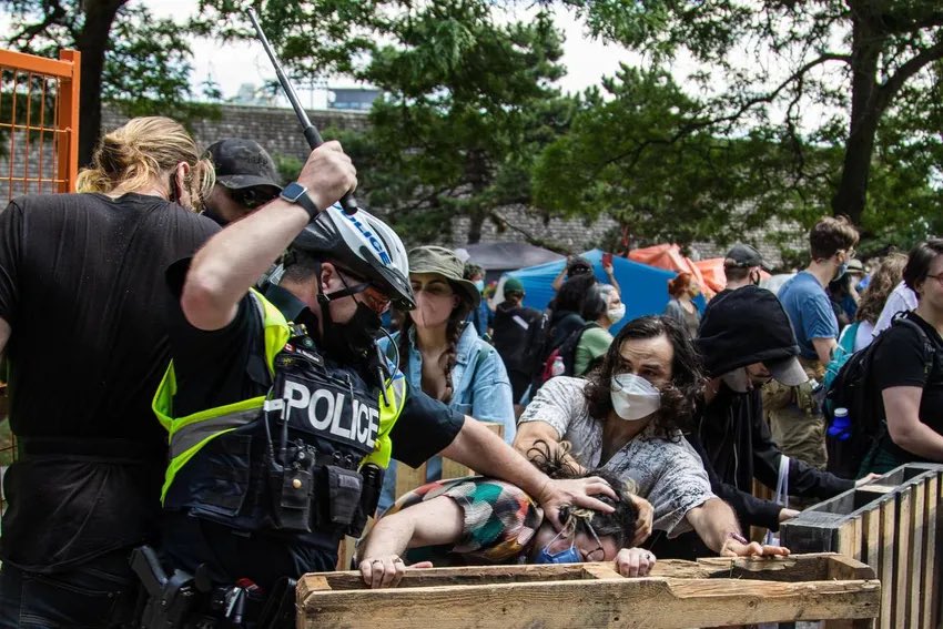 GradyTripp00's tweet photo. @JohnTory #TurfTory https://t.co/cOBuIMEntf