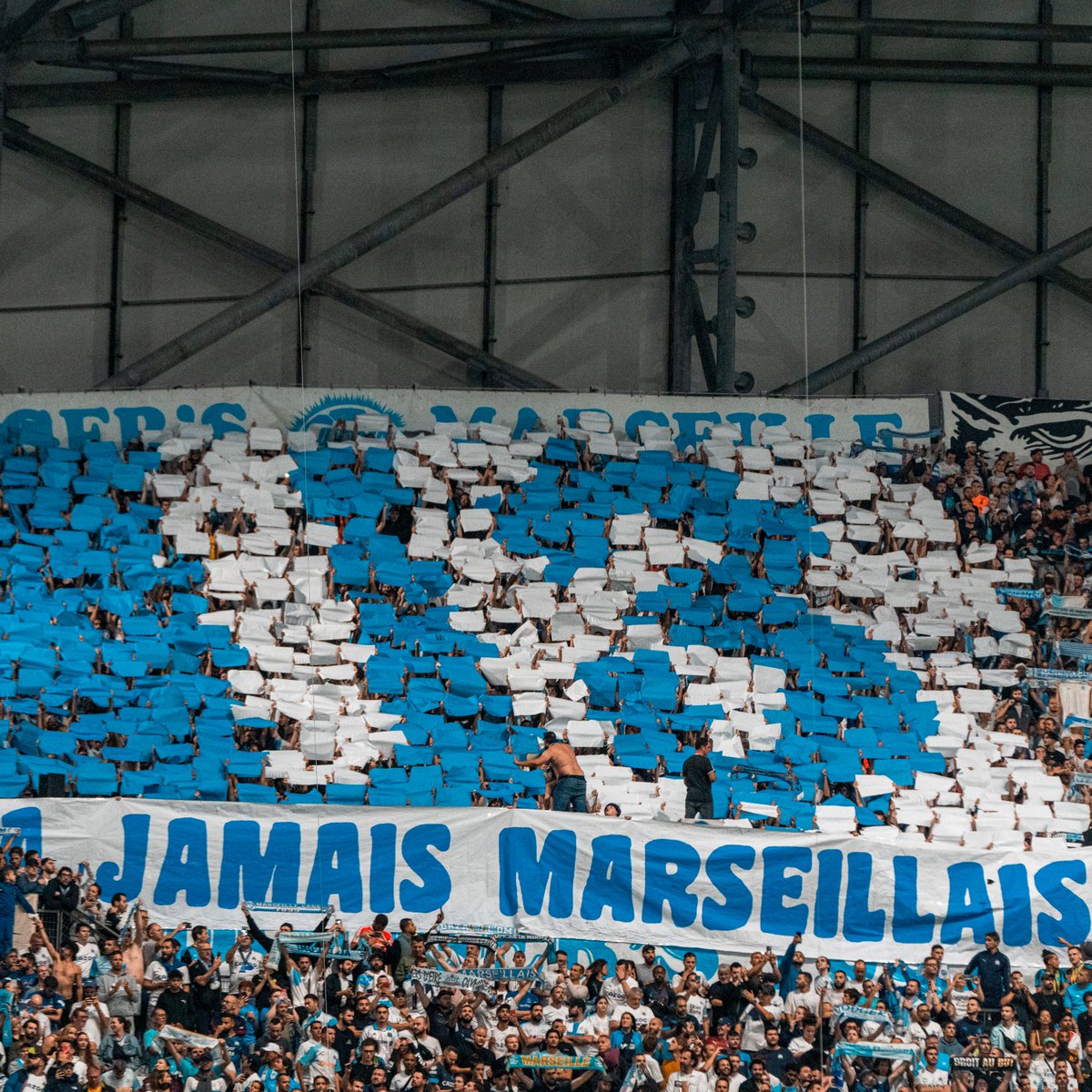 𝗠𝗲𝗿𝗰𝗶 💙 Vous étiez plus de 5️⃣9️⃣0️⃣0️⃣0️⃣ à soutenir nos Olympiens hier soir à l’@orangevelodrome 🗣