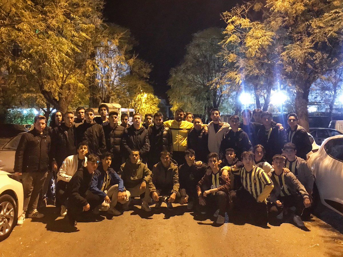 salihligfb_'s tweet photo. Şampiyonluğa yürekten inanmış bir grup GENÇ... Salihli Lise GFB yeni nesliyle gümbür gümbür geliyor! https://t.co/98JHRgbgwS
