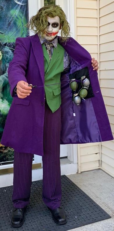 LamboCrypto4's tweet photo. @VoltInuOfficial Greetings Gotham/Batman I would like to inform the citizens of Gotham that #HarleyQuinn and #TheJoker have been #VOLTED
#Voltoshi will give me the signal to release the ticking time bomb called #Voltichange by Halloween!
"Load up b4 it blows up!"
#MagotRobbie
#JaredLeto https://t.co/glf1w8jgZC