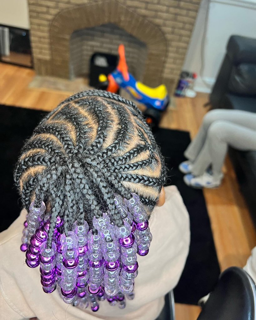 bonitaabee_'s tweet photo. Freestyle session🤩
Literally perfect 🫶🏾 she is sooooo beautiful 😍
(she actually one of the youngest but she did better than literally any child hair I’ve ever done😂 I’m already planning her next style)💓
Book your appointments today! 4433436613 or dm! #baltimorestylist https://t.co/0q1yPsUL50