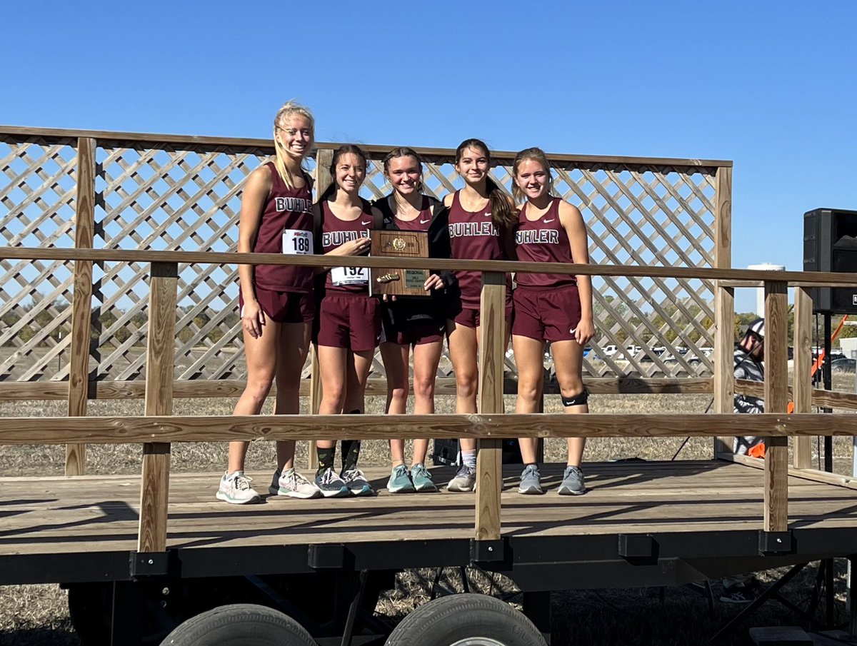 BuhlerXCountry's tweet photo. Girls and Boys make it a sweep at Regionals! 🧹  #LetItReign 

not pictured: Makayla, Hannah, Allie, Sammie, Cam, Chris
Photo Cred: Kara Bunce https://t.co/f8LR7tIOUN