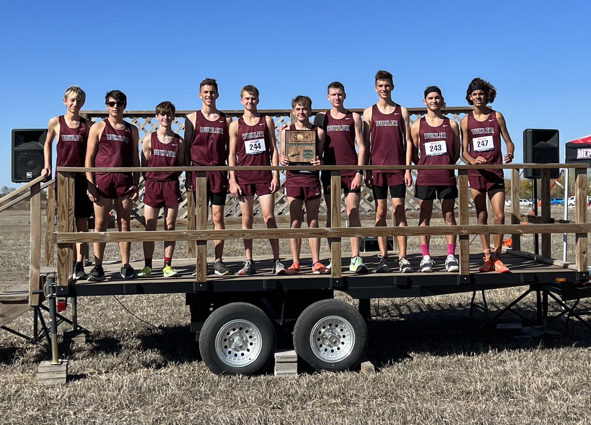 BuhlerXCountry's tweet photo. Girls and Boys make it a sweep at Regionals! 🧹  #LetItReign 

not pictured: Makayla, Hannah, Allie, Sammie, Cam, Chris
Photo Cred: Kara Bunce https://t.co/f8LR7tIOUN