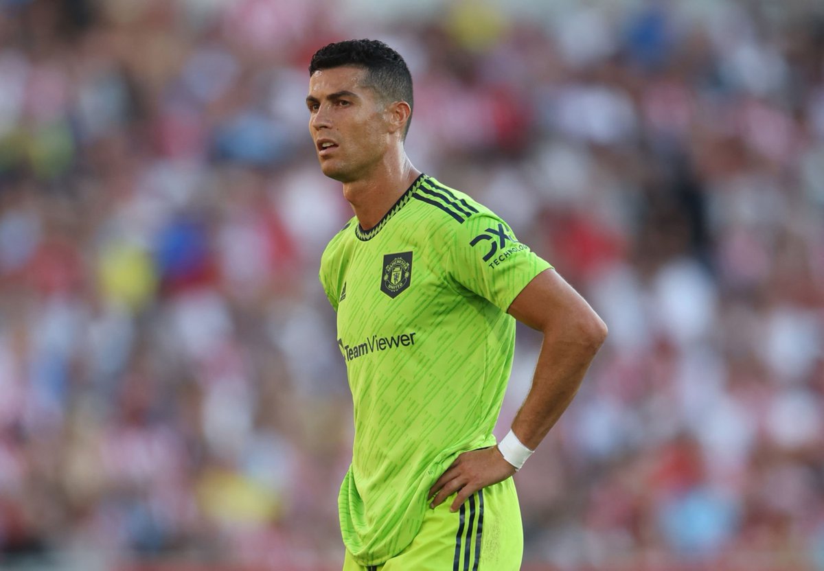 VibesFoot's tweet photo. 🔴 Les propriétaires de Chelsea ont clairement fait savoir qu'ils souhaitaient faire venir Cristiano Ronaldo à Stamford Bridge, en raison de l'énorme attrait commercial qu'il présente en dehors du terrain et de son talent constant sur celui-ci.

🗞️ @sundayworld https://t.co/cWTXDEgLJk