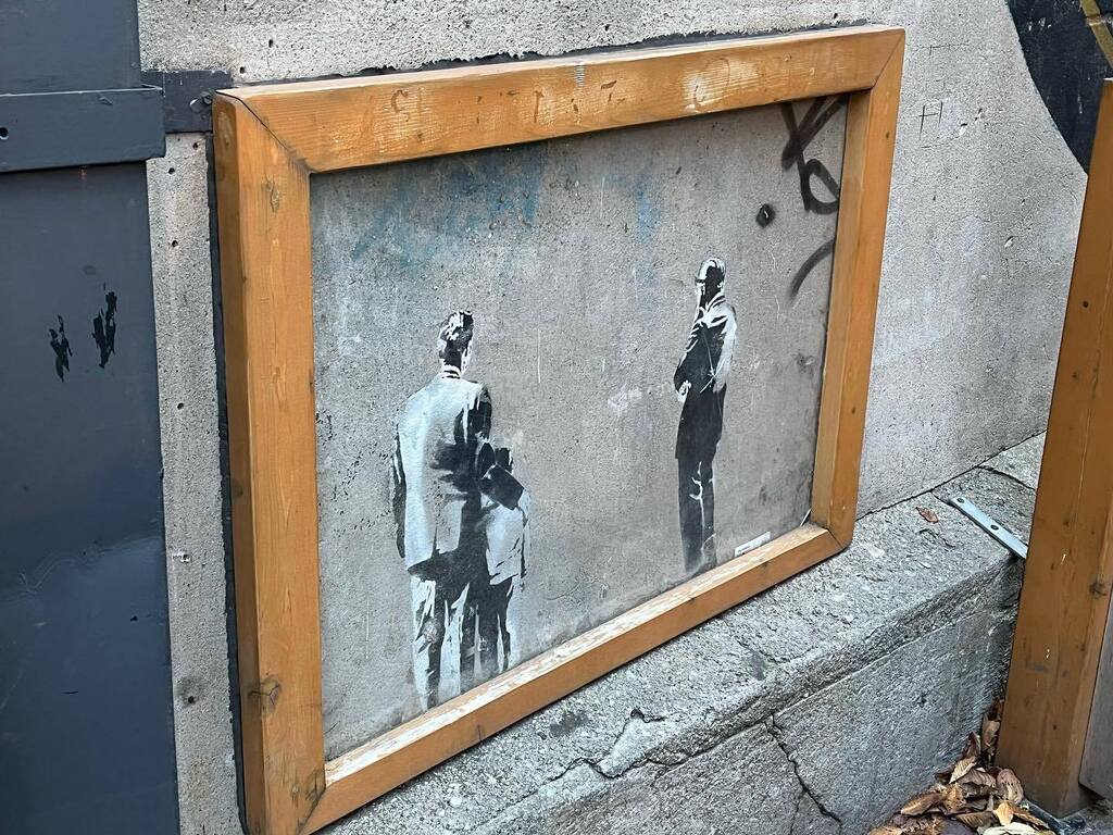 #Banksy Graffiti at the corner of Church &amp; Esplanade in #Toronto. instagr.am/p/CkCApfHuxdM/