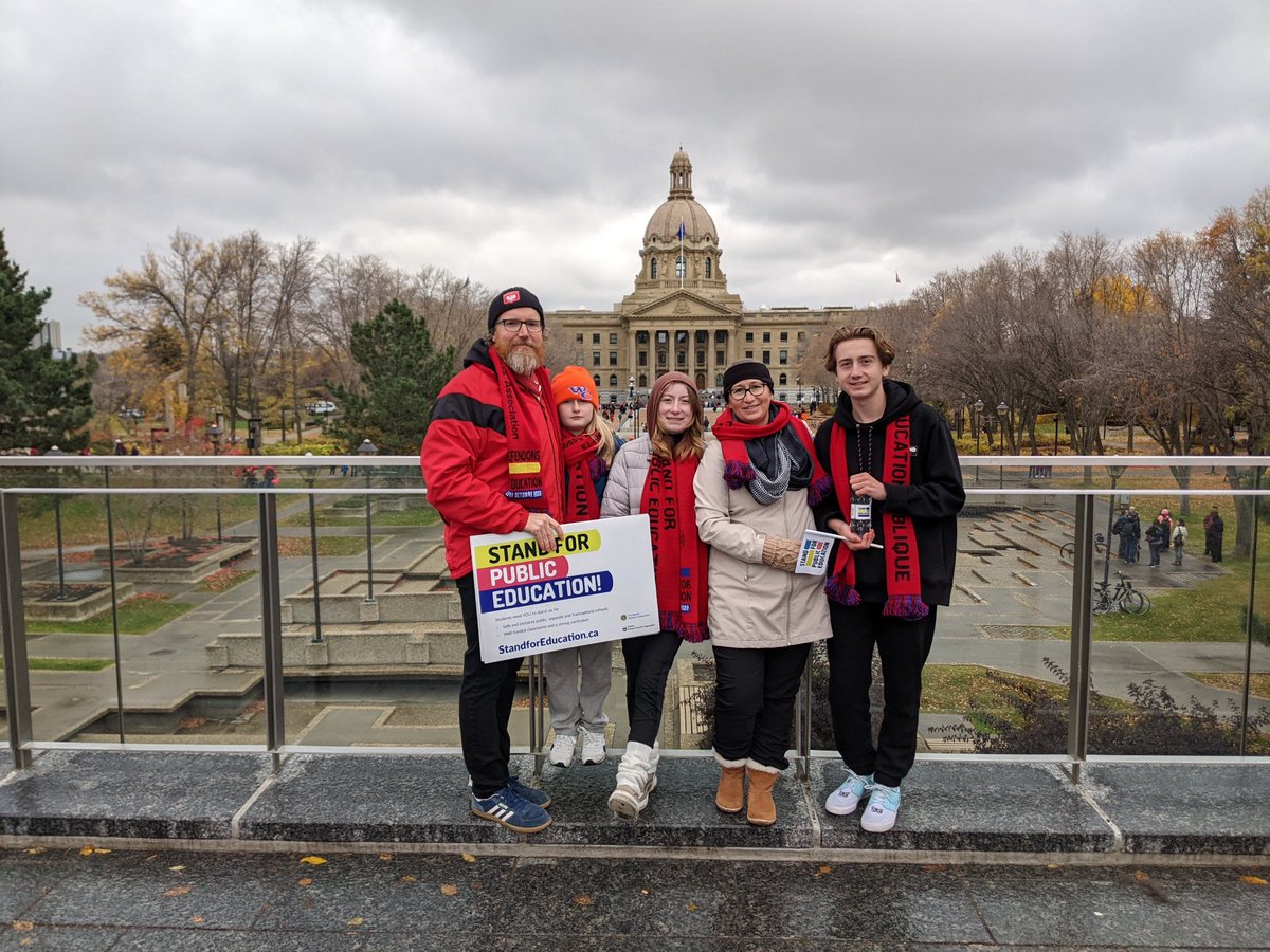 kkmcbeath's tweet photo. #HSATALocal5 #StandForPublicEducation https://t.co/276yduZh8F