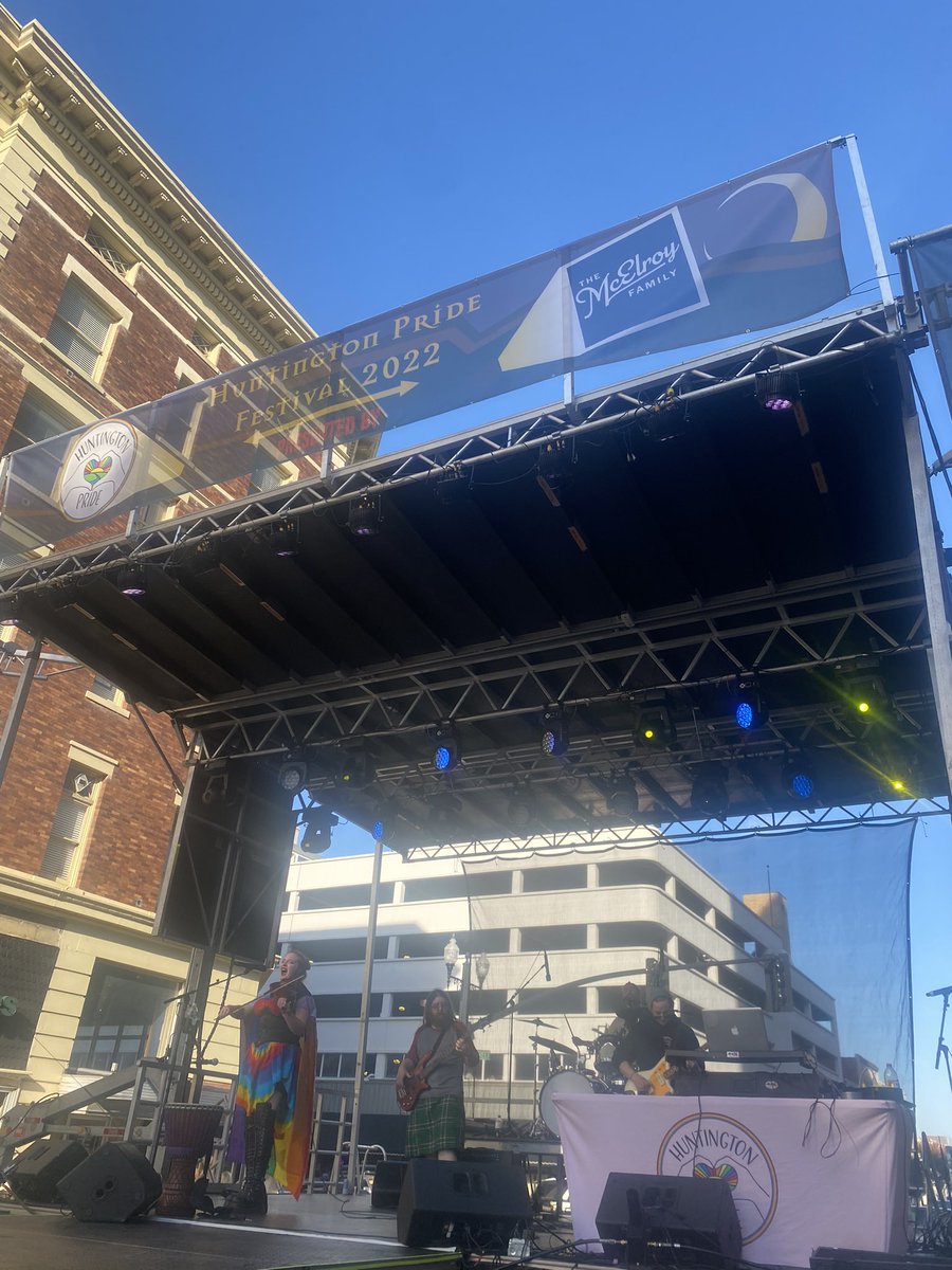DaveTrippinWV's tweet photo. The 2022 @HuntingtonPride fest in full swing in @DowntownHWV @VisitHuntington thanks to sponsors @McElroyFamily #HuntingtonPride #yallmeansall https://t.co/o79AUowC9G
