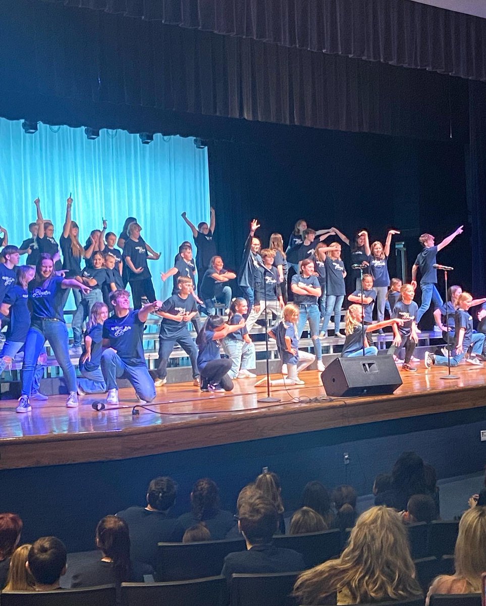 EdgeChoirs's tweet photo. The 1st Annual Camp Choralier was a HUGE success! Thank you to all our 3-6 grade participants. What a great night of performances! 💙🎶🤍 Edgewood High School Choraliers https://t.co/Bqj5e8HxRw