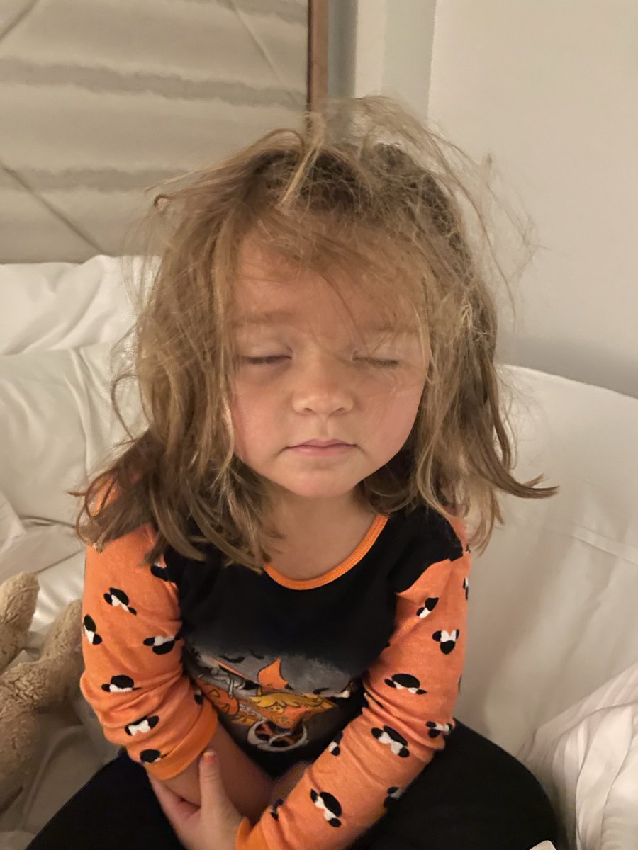 cmarshall07's tweet photo. Day 1 vs. Day 5 of a family Disney vacation https://t.co/6LxmTHH4Q5