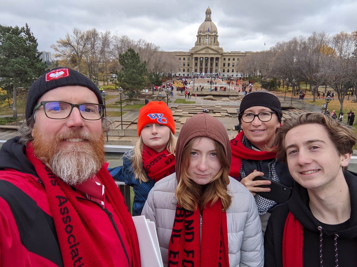 kkmcbeath's tweet photo. #HSATALocal5 #StandForPublicEducation https://t.co/4HSmLdf5qw