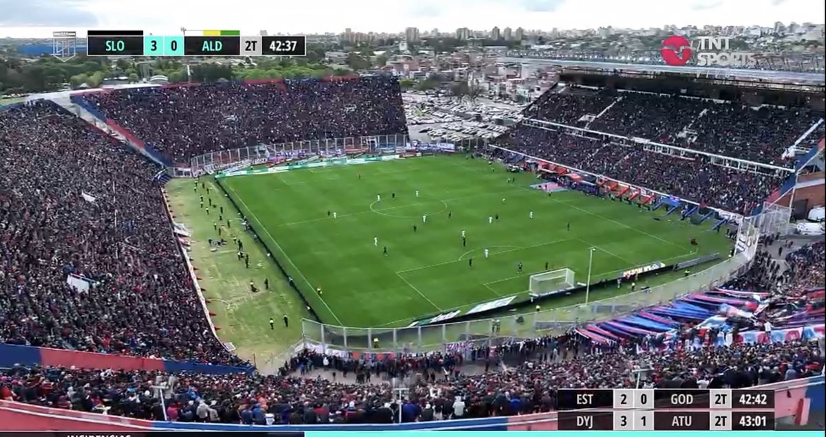 JosRafmiran's tweet photo. Mucha, mucha emoción en la despedida de estos dos grandes.
Gracias TORRICO y ORTIGOZA, desde el corazón de todos los cuervos. https://t.co/v1HHjPZeTL
