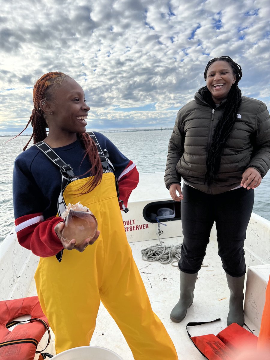 Awesome time hosting undergrads from St. Augustine’s University this weekend ⁦<a href="/UNCims/">UNC IMS</a>⁩ ⁦<a href="/UNC_EMES/">UNC Dept of Earth, Marine & Environmental Sciences</a>.  First cannonball jellyfish for them AND me!  Looking forward to discovering more with⁩ <a href="/SAU_News/">Saint Augustine's University</a>⁩