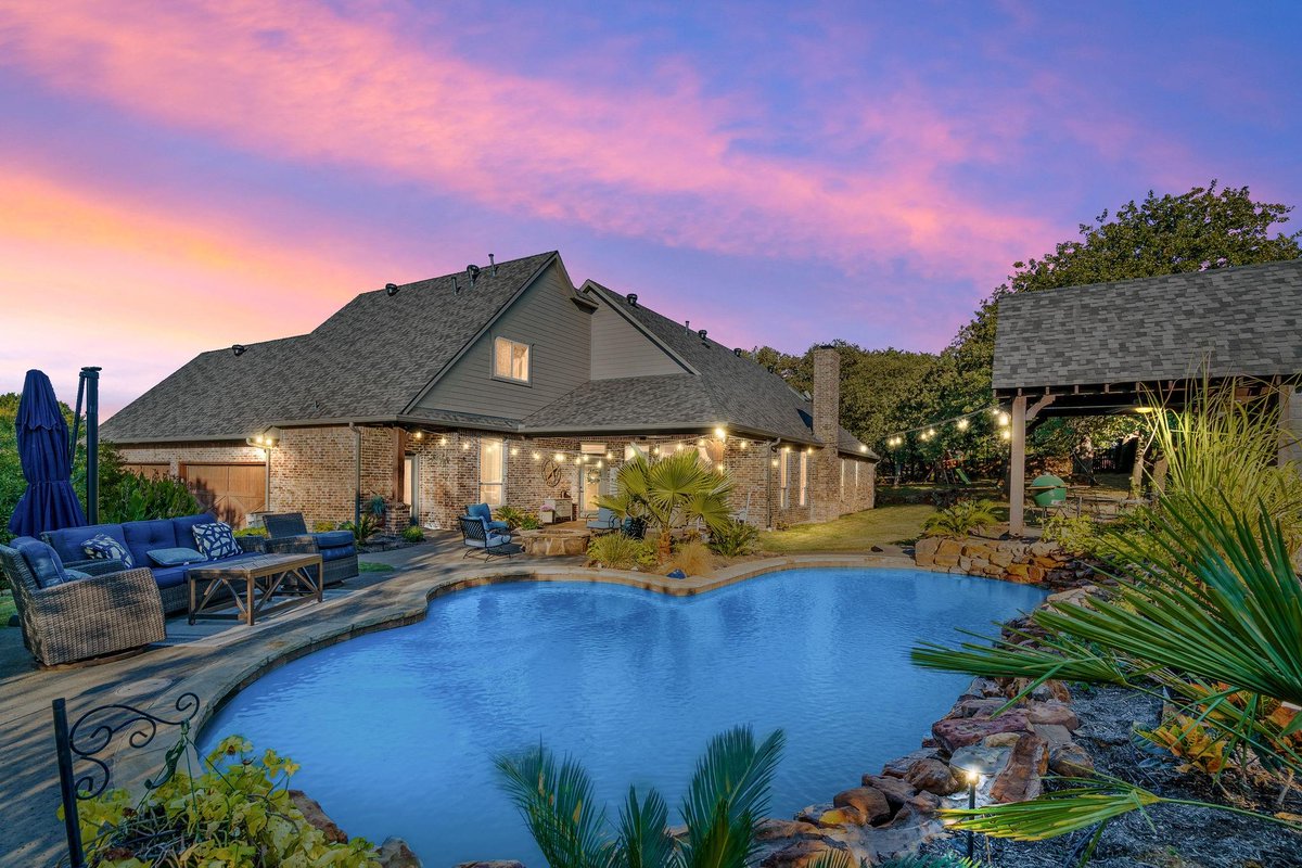 rhadfw's tweet photo. Your dream home awaits! 🏠

1684 Blevins Lane | Keller
5 🛏️ 4 🛁 5,278 Sq/Ft
Listed for $2,094,800

For more information- ConstanceMcFarland@RogersHealy.com https://t.co/5vPpL2n9qd