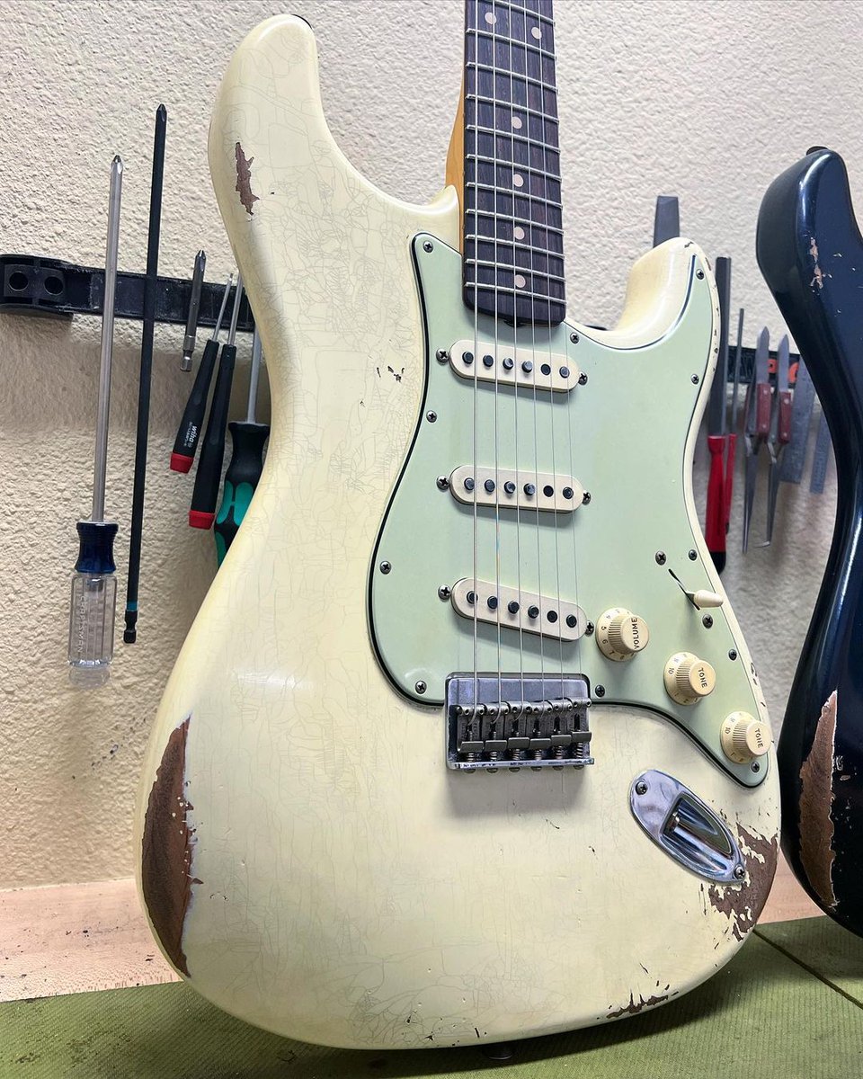 Fender's tweet photo. Celebrate #Straturday with this pair by Andy Hicks! These Vintage Black and White Strats feature a 7.25” radius with vintage upgrade frets, brazilian rosewood fingerboards and quartersawn maple necks. https://t.co/4JENg6r8J4