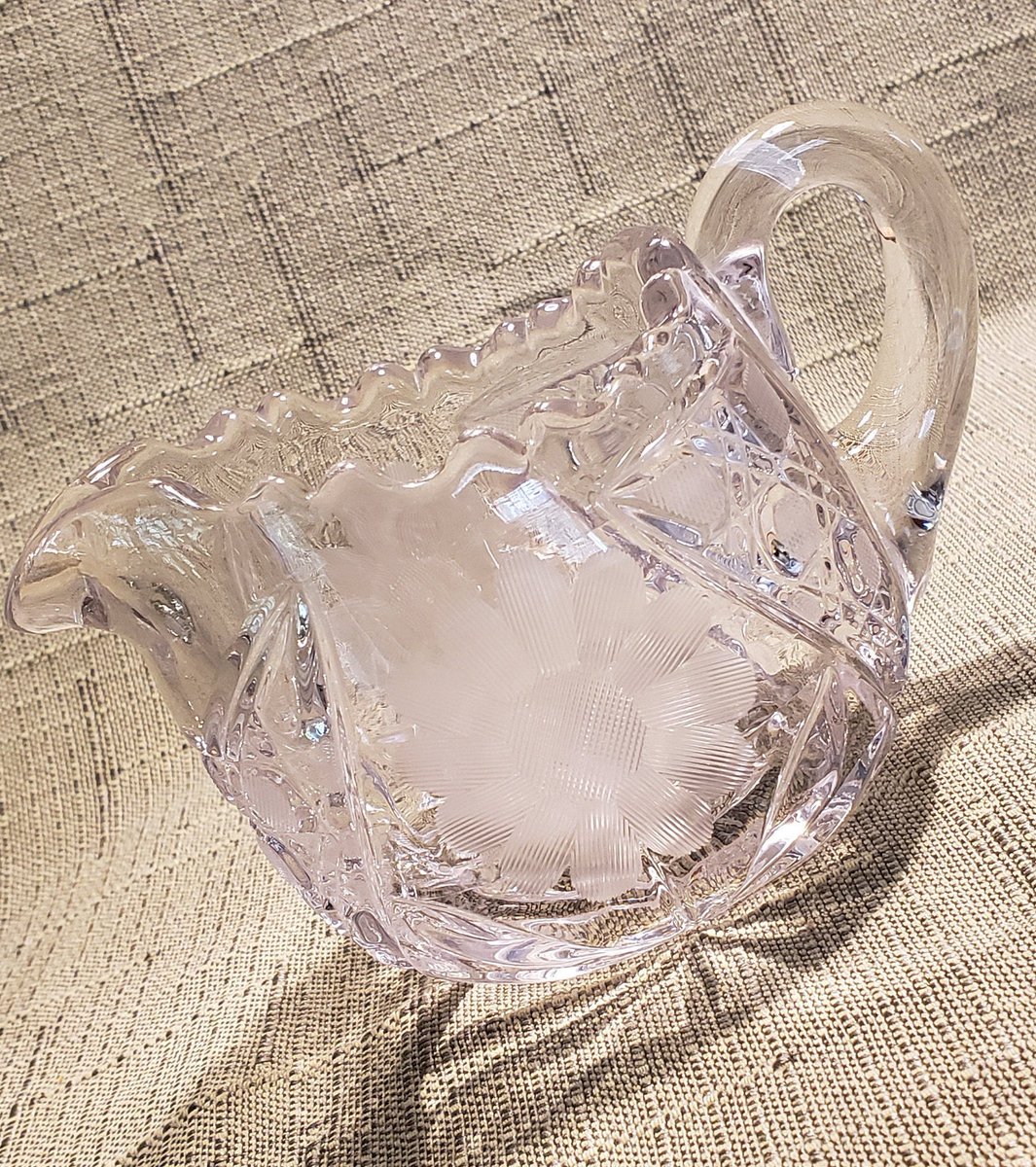 atticesoterica's tweet photo. Vintage Unsigned Etched Glass Daisy Creamer With Cut Glass Sawtooth Edge And Star Burst Bottom #AEPG #vintagekitchen https://t.co/PSHK35HhCE #Antiques #Etsy #Collectibles #EtchedGlassDaisy https://t.co/A5RGyGZkdi