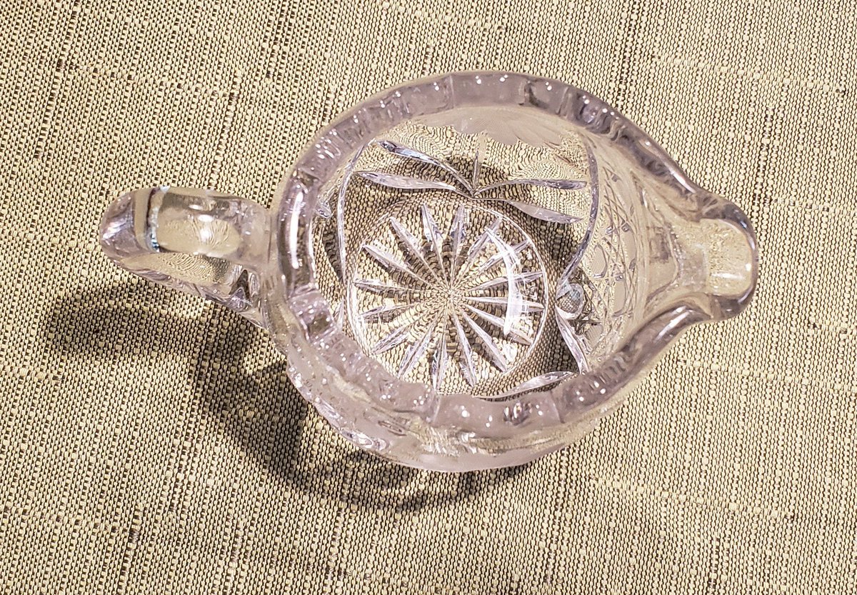 atticesoterica's tweet photo. Vintage Unsigned Etched Glass Daisy Creamer With Cut Glass Sawtooth Edge And Star Burst Bottom #AEPG #vintagekitchen https://t.co/PSHK35HhCE #Antiques #Etsy #Collectibles #EtchedGlassDaisy https://t.co/A5RGyGZkdi