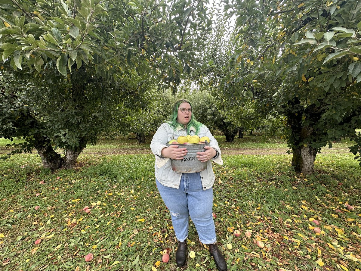 oberley_'s tweet photo. it’s giving granny smith https://t.co/hd3k7CPMtk