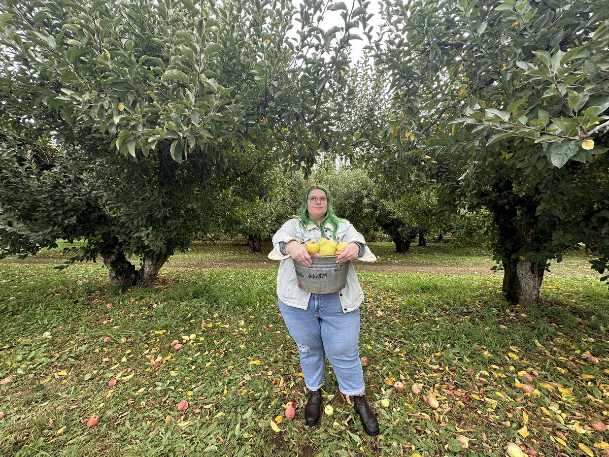 oberley_'s tweet photo. it’s giving granny smith https://t.co/hd3k7CPMtk