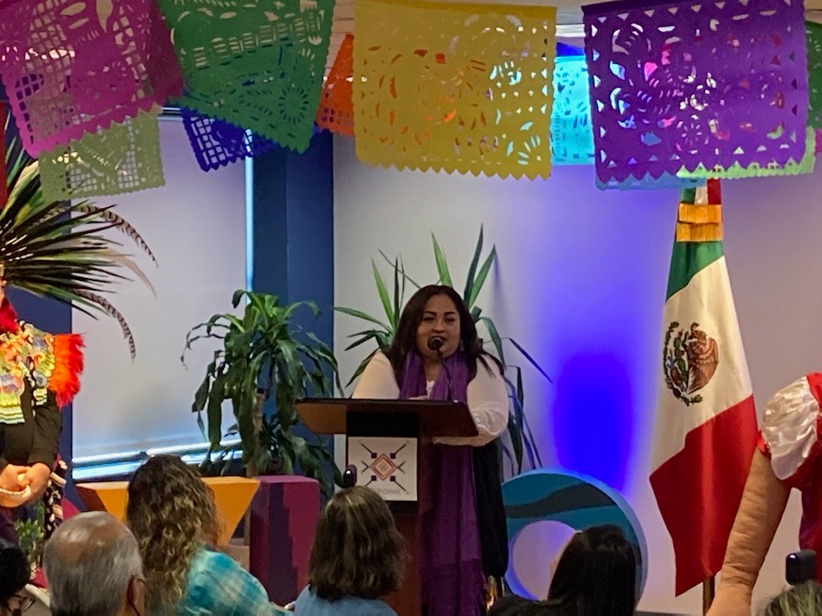 ZambranoABC7's tweet photo. Indigenous migrants now have a specialized service window @ConsulMexCho https://t.co/cGBOE8xzL8