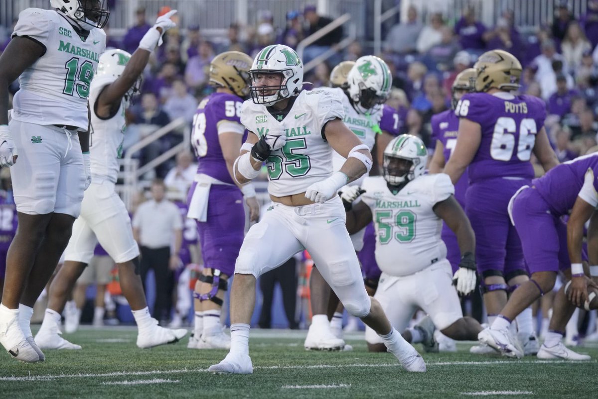 HerdFB's tweet photo. 𝐎𝐖𝐄𝐍 𝐏𝐎𝐑𝐓𝐄𝐑

Today: 6 tackles, 2.5 sacks, 3.5 TFL, 1 pass breakup, 4 QB hurries, 1 forced fumble. https://t.co/bbxgKaESsX