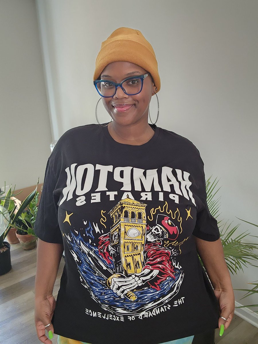 VeeEmEss's tweet photo. Hardly home but always reppin my "Home by the Sea" Hampton University.⚓️🔵⚪️🏴‍☠️ Happy Homecoming #HU1868 https://t.co/xw6ulN6Pcn