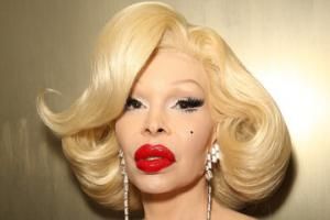 RxBabe13's tweet photo. @makasziw @ImKleen @LunaticsCNFT It's the Amanda Lepore nft equivalent https://t.co/CWIJnem2f1