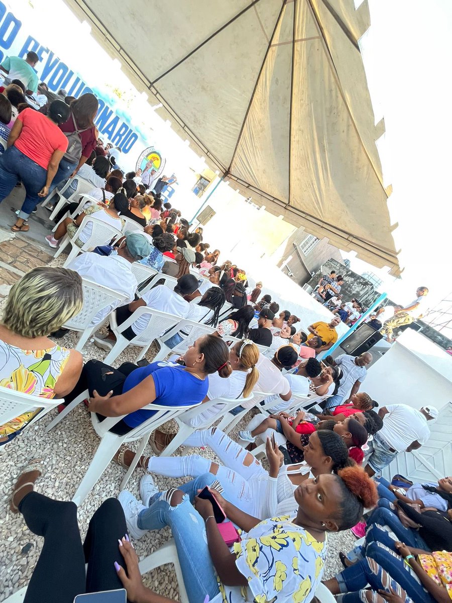 miprd's tweet photo. La Secretaría @snmujerprd #FEDOMUSDE continúa su movilización en todo el país🇩🇴
Hoy moviliza dos comisiones a #SanCristóbal Doña Pegyy Cabral y la Diputada Silvia García
Aquí se procede a juramentar la Dirección Provincial que estará a cargo de la profesora Flor Sepulveda https://t.co/Dao1SP8y3q