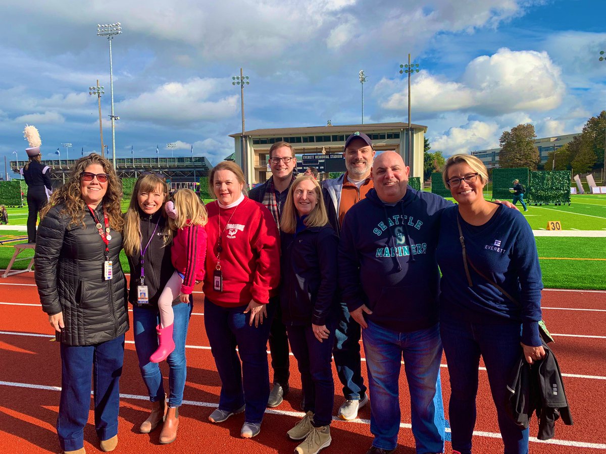 DrIanBSaltzman's tweet photo. This is such an incredible show of support for the arts in schools here in @EverettCity! All of us here together to celebrate these incredible student musicians &amp; performers! So proud of our students and community! https://t.co/3O9YWLRNKw