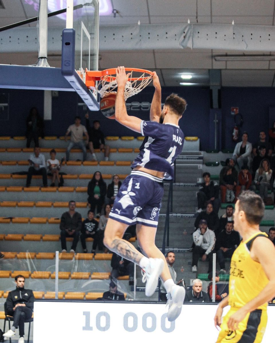 TrohelOCT's tweet photo. 1st win for @BeliersdeKemper this season in #ProB against Angers.
French sniper Quentin Ruel @Quentin_Ruel finished with 15pts, 6rbs, 2ast &amp; 20PIR 🎯

#octagon https://t.co/NHPbwdhJcG