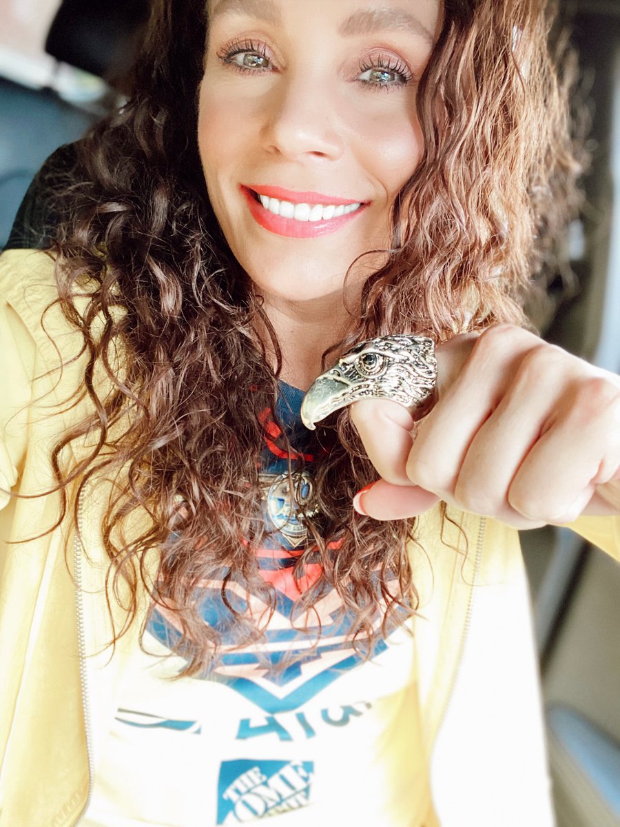 Qué bonita me veo vestida así 💅🏻😎☺️ <a href="/ClubAmerica/">Club América</a> #vamosportodo #teamoame #ingesu 🦅🍀✨ ( del ego ando bien) 🤣