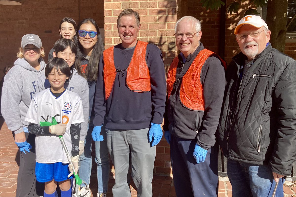Duncan4FC's tweet photo. Saturday was community cleanup day in Falls Church, with citizens fanning out across town to pick up litter. A contingent of City Councilors (along with the Hardi boys) signed in at the Community Center and bagged trash on the south side of CFC. https://t.co/izO7XgZfr5