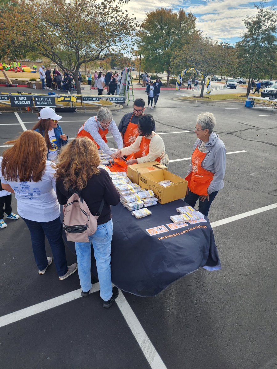 smith_helmer's tweet photo. Had a great time representing store #8445 at the down syndrome walk today! It was so fun. https://t.co/clOqWtPjrM