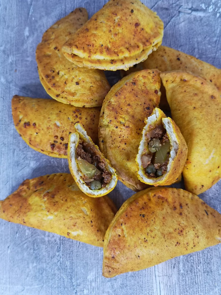 nutrisnapper's tweet photo. Nutrisnappers try making our Jamaican Patties. They are so versatile eat them now, freeze them or place them in your pocket for later😉. Absolutely delicious. #tweets #treading #nutrisnapper #Food #Foodies #piersmorgan #recipes #happyfood #yummy #tasty #vegan #famous #actor https://t.co/YTRDqATMB3